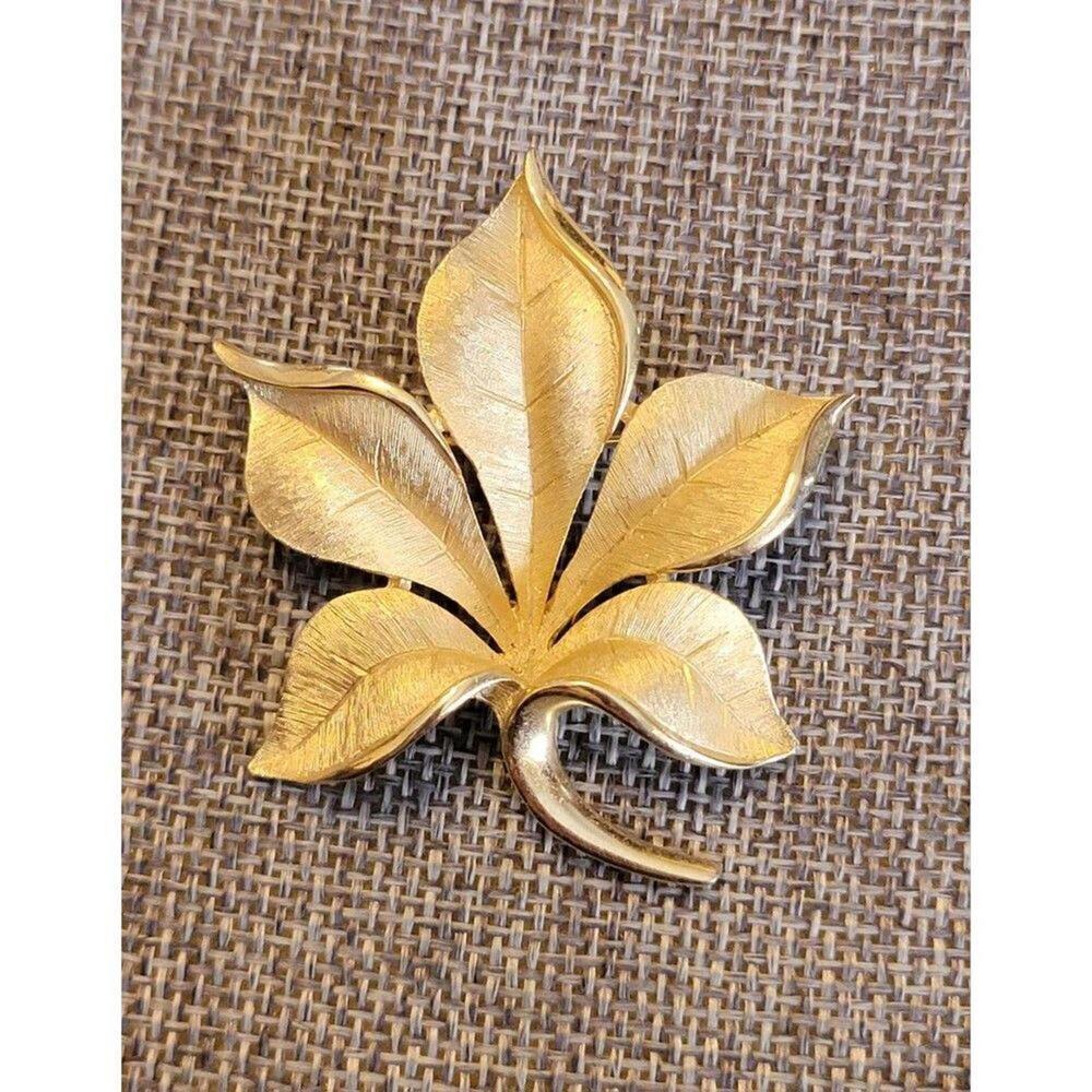 Beautiful Trifari Gold Leaf Brooch